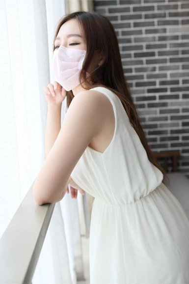 亚博体育平台-李嘉欣奢华衣帽间大S梳妆台